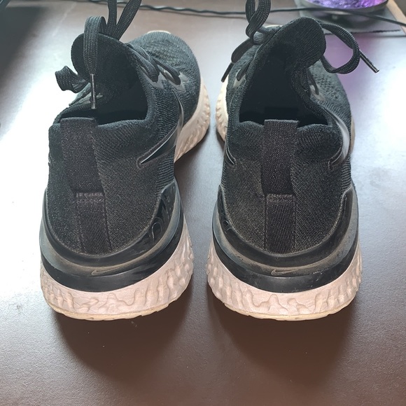 Nike shoes - Picture 3 of 5